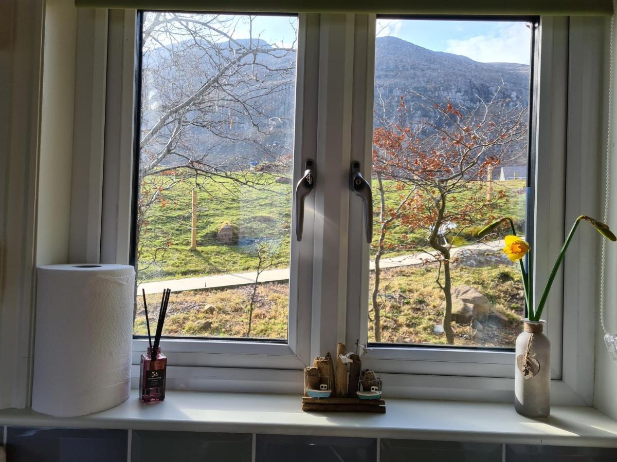 The Bay ,Luxury Shepherds Hut, Dundonnell Bagian luar foto
